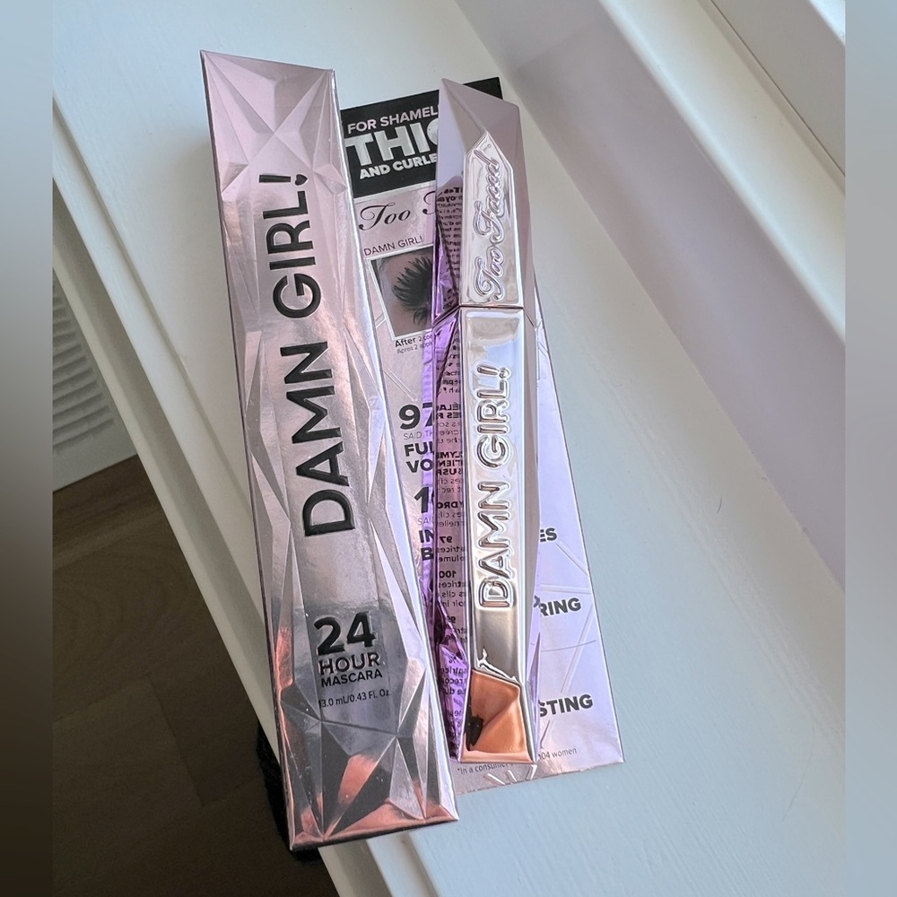 Too Faced DAMN GIRL! Mascara